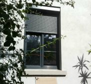 Réalisation fenêtres en PVC noir et volets roulants noir