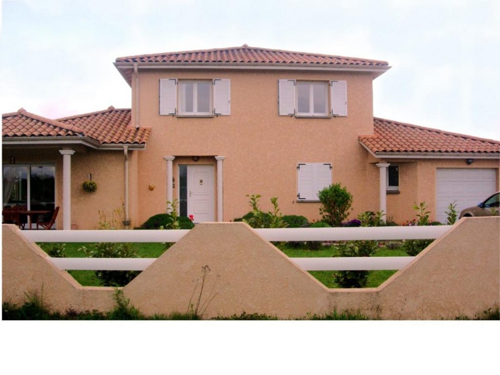 Réalisation sur maison moderne de fenêtres en PVC avec des volets battants, porte de garage, Porte d'entrée PVC avec vitre et baie coulissante en PVC