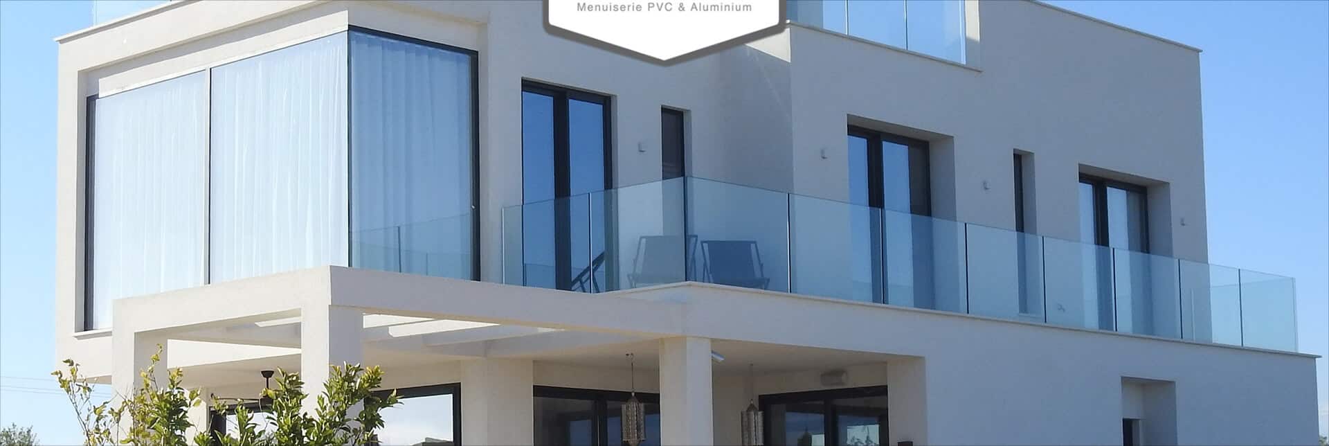 Isolation Confort - Menuiseries baies coulissantes aluminium réalisées pour la rénovation d'une villa d’architecte dans la Loire