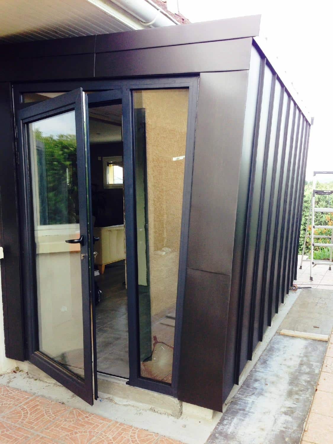 Réalisation portes d'entrée en aluminium